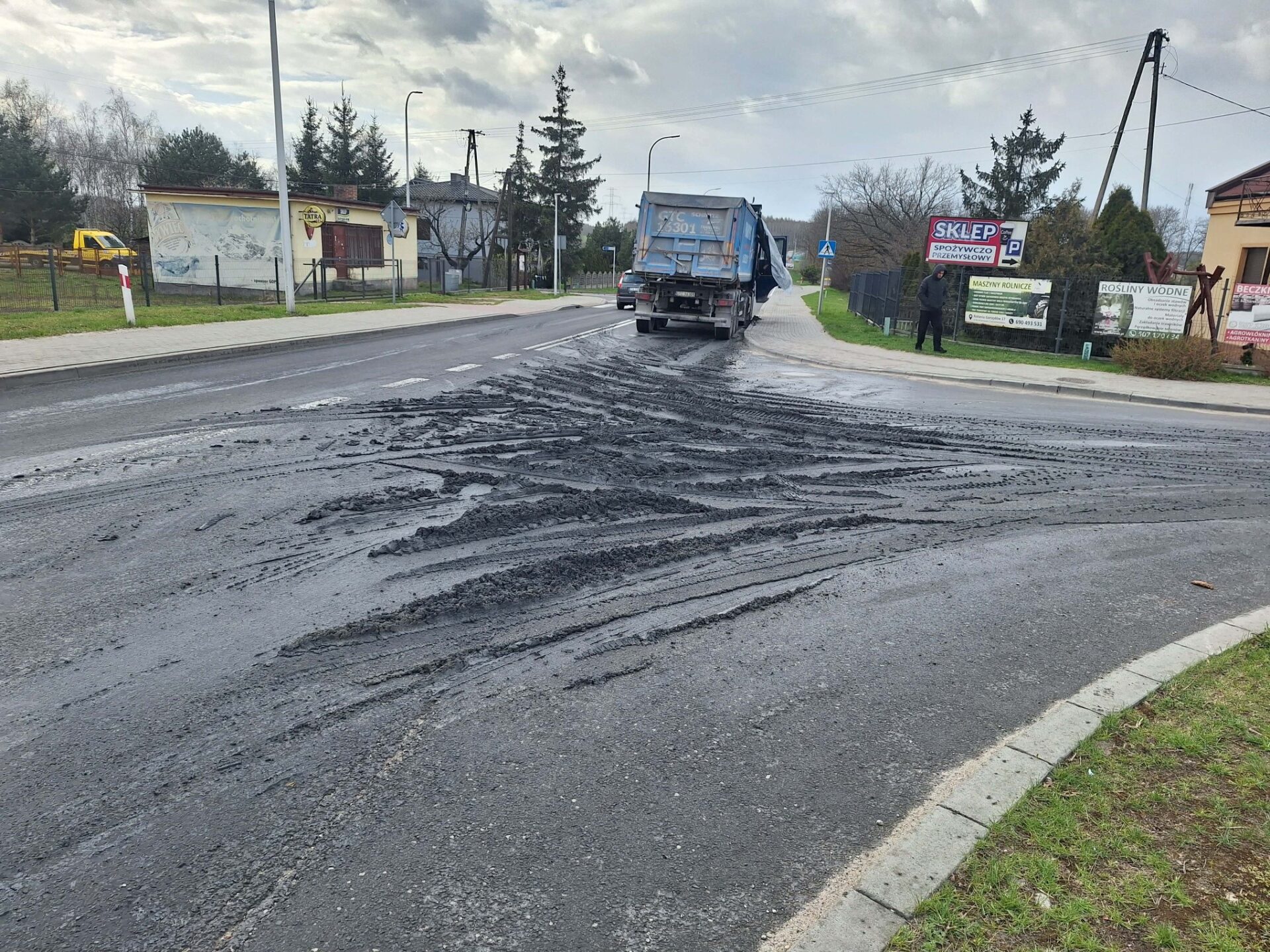 Ładunek na drodze po gwałtownym hamowaniu
