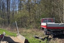 Zlekceważył znak STOP. Doszło do zderzenia pojazdów