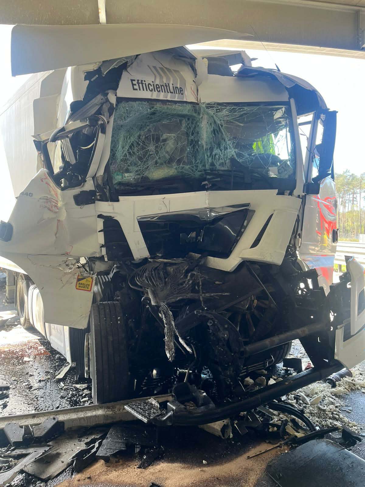 Zderzenie trzech ciężarówek na A1.