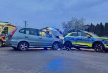 Radiowóz rozbity na Piłsudskiego. Policjanci trafili do szpitala