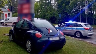 Pijana kierująca uderzyła w pylon stacji paliw na Brzeźnickiej i próbowała uciec