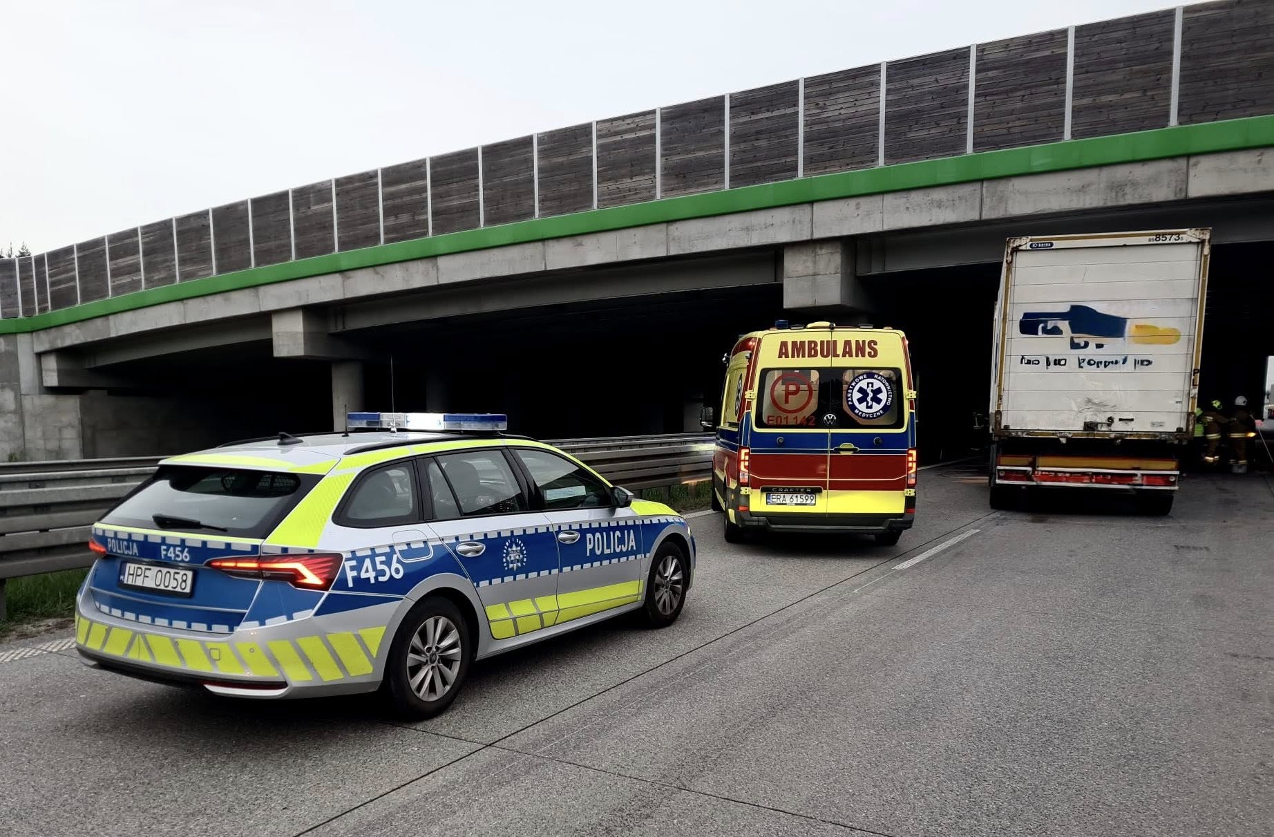 Zderzenie dwóch ciężarówek na A1.