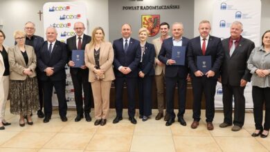Seniorzy, młodzież i pacjenci skorzystają. Powiat radomszczański z dużym dofinansowaniem