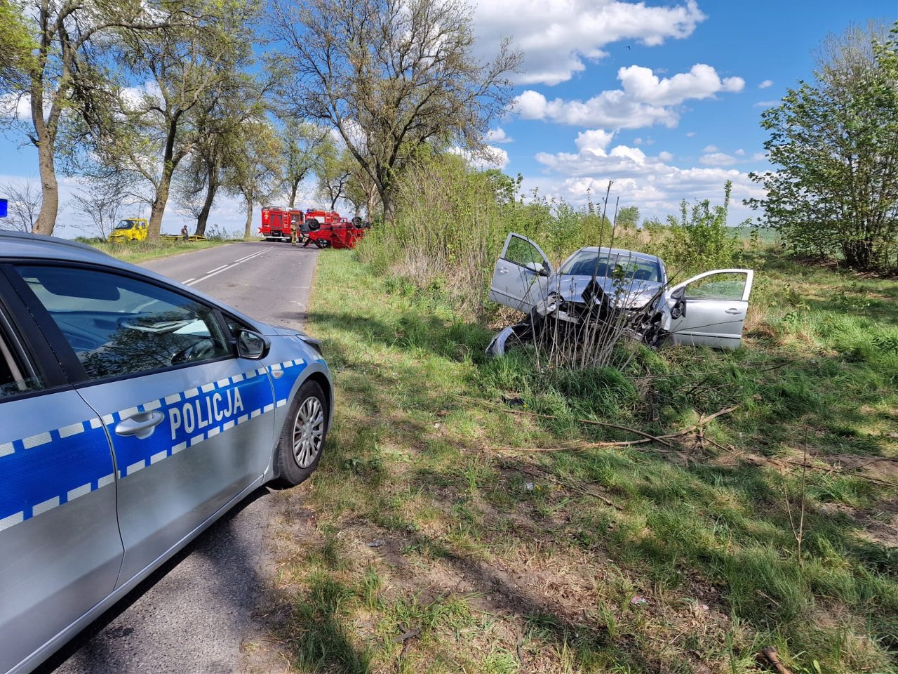 Dachowanie busa po zderzeniu z oplem. 28-latek miał 2,5 promila