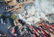 Pożar składowiska odpadów w miejscowości Marinka. Trwa akcja strażaków