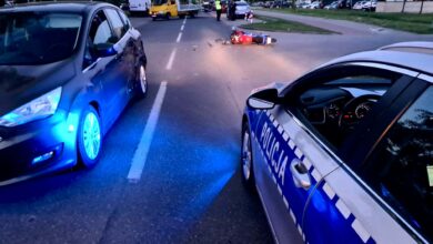 Zderzenie forda z motocyklem na ulicy Jagiellońskiej. Na miejscu pracują służby