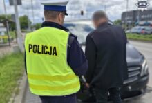 Pijany kierowca karawanu przewoził trumnę z ciałem. Miał 2,5 promila