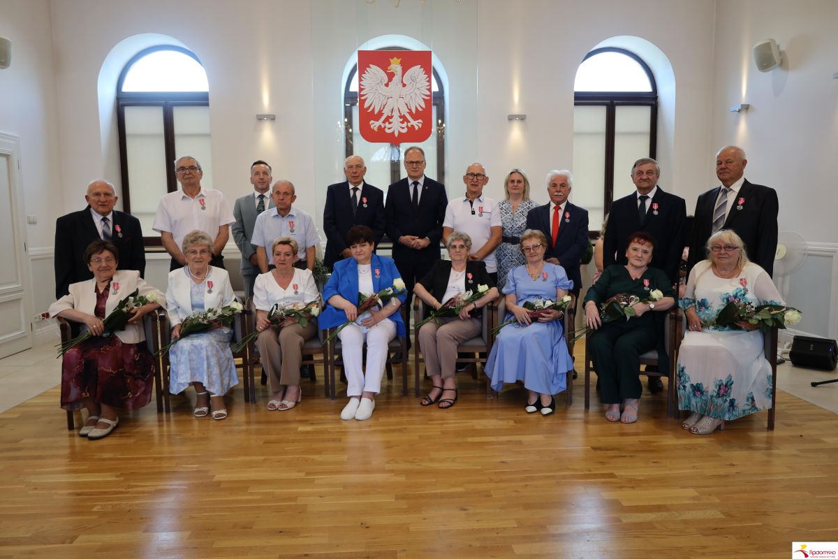 50 lat razem. Radomszczańscy jubilaci uhonorowani państwowymi medalami
