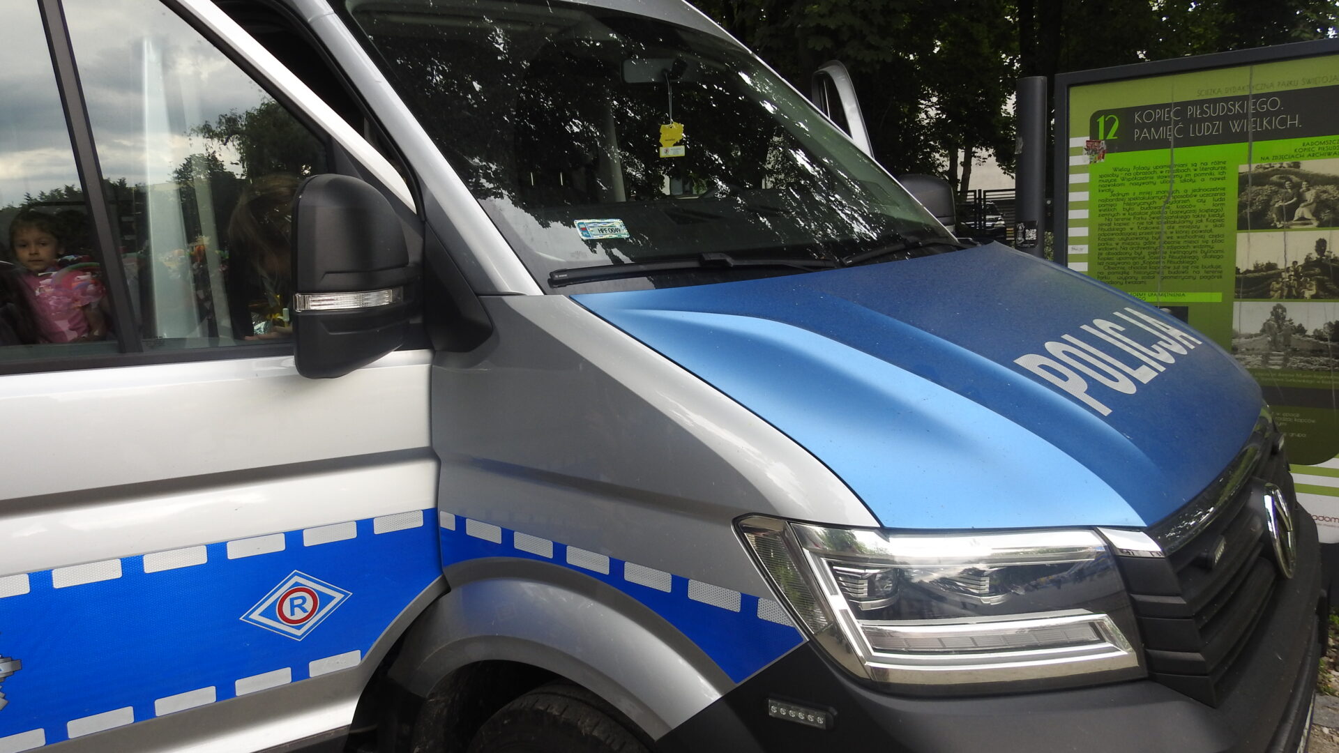 Wypadek na Brzeźnickiej w Radomsku. Kia uderzyła w zaparkowanego Forda
