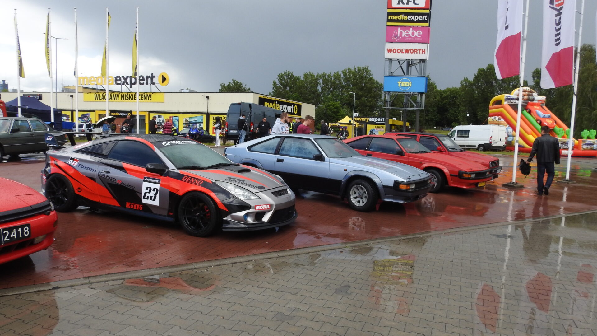 Motoryzacyjne perełki w Radomsku. Za nami IX Zlot Weteranów Szos [ZDJĘCIA]
