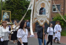 Tłumy wiernych na procesji Bożego Ciała w parafii św. Maksymiliana Kolbego [ZDJĘCIA]