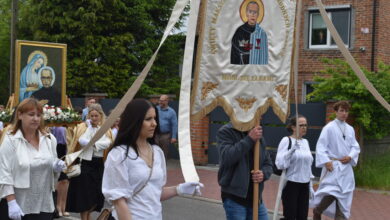 Tłumy wiernych na procesji Bożego Ciała w parafii św. Maksymiliana Kolbego [ZDJĘCIA]