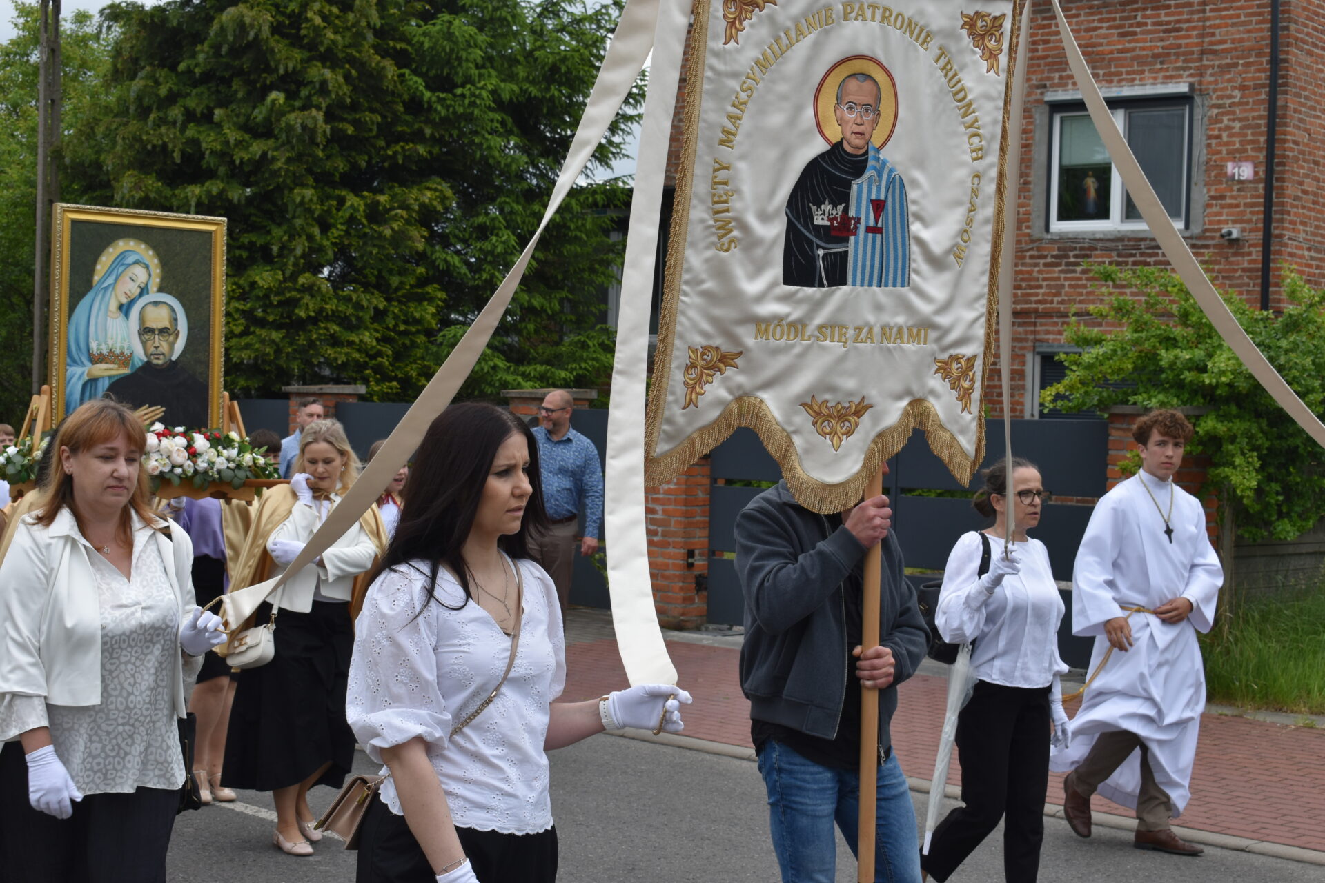 Tłumy wiernych na procesji Bożego Ciała w parafii św. Maksymiliana Kolbego [ZDJĘCIA]