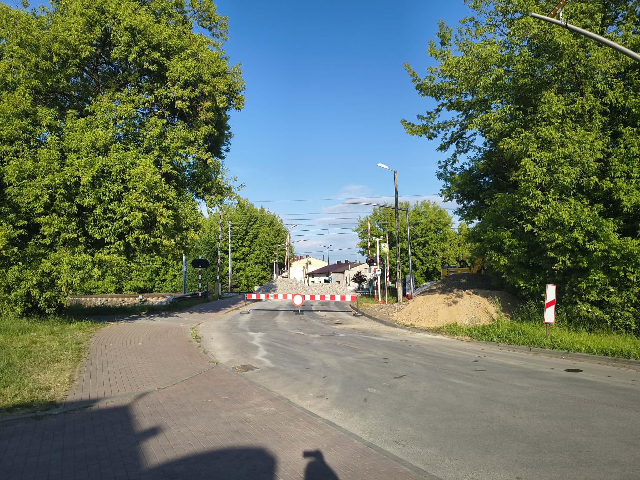 Nie zdążyli otworzyć jednego przejazdu, a zamykają następny. Problemy kierowców trwają