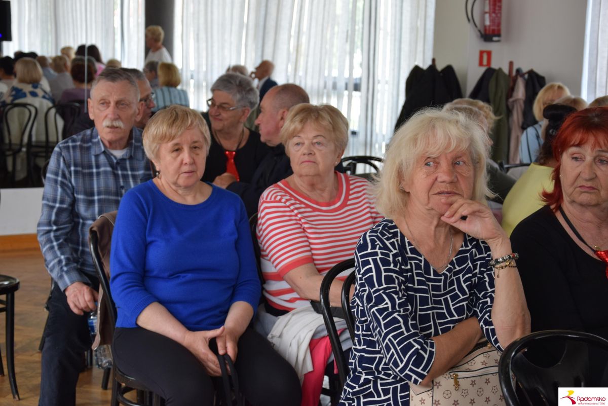 Seniorzy świętowali zakończenie roku. Uroczystość w MDK