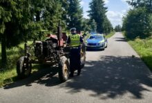 Pijany traktorzysta bez prawa jazdy uciekał przed policją. Grozi mu do 5 lat więzienia