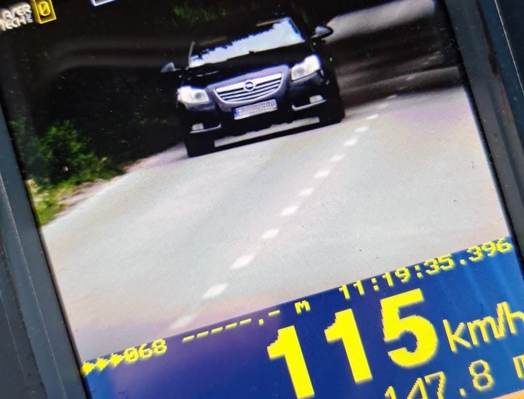 Strzałków: 22-latek jechał 115 km/h w terenie zabudowanym. Miał sądowy zakaz prowadzenia
