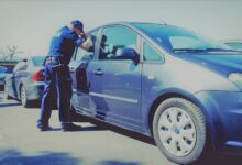 Rozgrzany samochód to śmiertelna pułapka. Policja przypomina o zasadach bezpieczeństwa