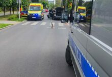 Czołowe zderzenie na ul. Armii Krajowej w Radomsku. Jedna osoba trafiła do szpitala