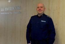 Zostawiła na peronie torbę z lekami. Pomógł dzielnicowy
