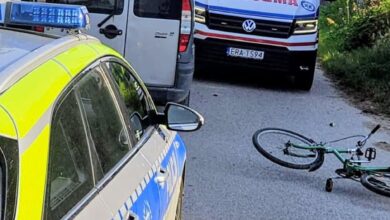 owerzystka ranna po zderzeniu z samochodem. Trafiła do szpitala