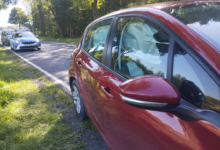 Zderzenie Peugeota z Volkswagenem w Kodrębie. Jedna osoba trafiła do szpitala