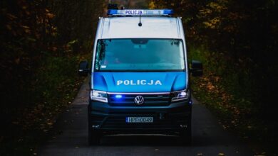 Niebezpieczne zdarzenie na DK42. Rowerzystka zderzyła się z autem