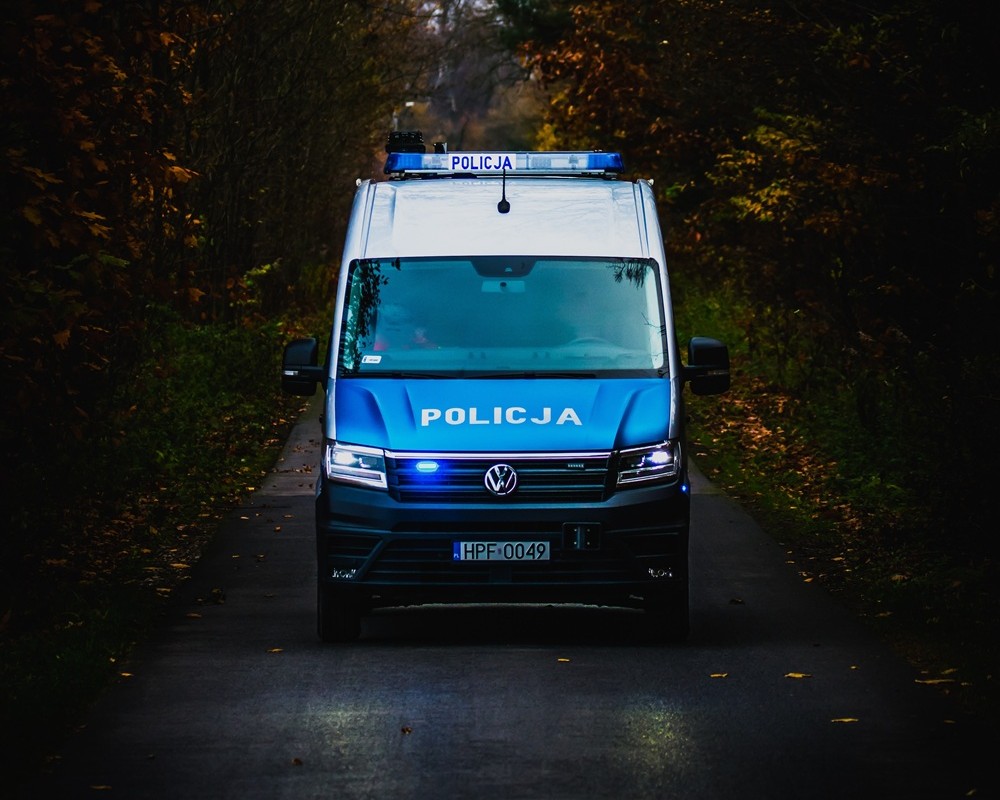 Niebezpieczne zdarzenie na DK42. Rowerzystka zderzyła się z autem