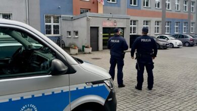 Czy uczniowie są bezpieczni? Policja patroluje okolice szkół i weryfikuje zgłoszenia
