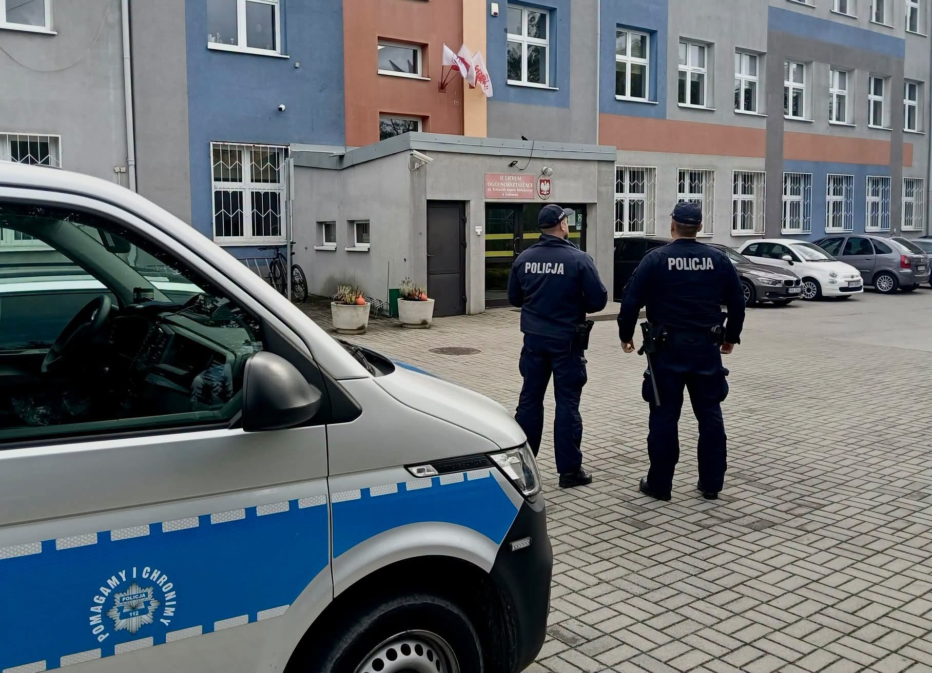 Czy uczniowie są bezpieczni? Policja patroluje okolice szkół i weryfikuje zgłoszenia